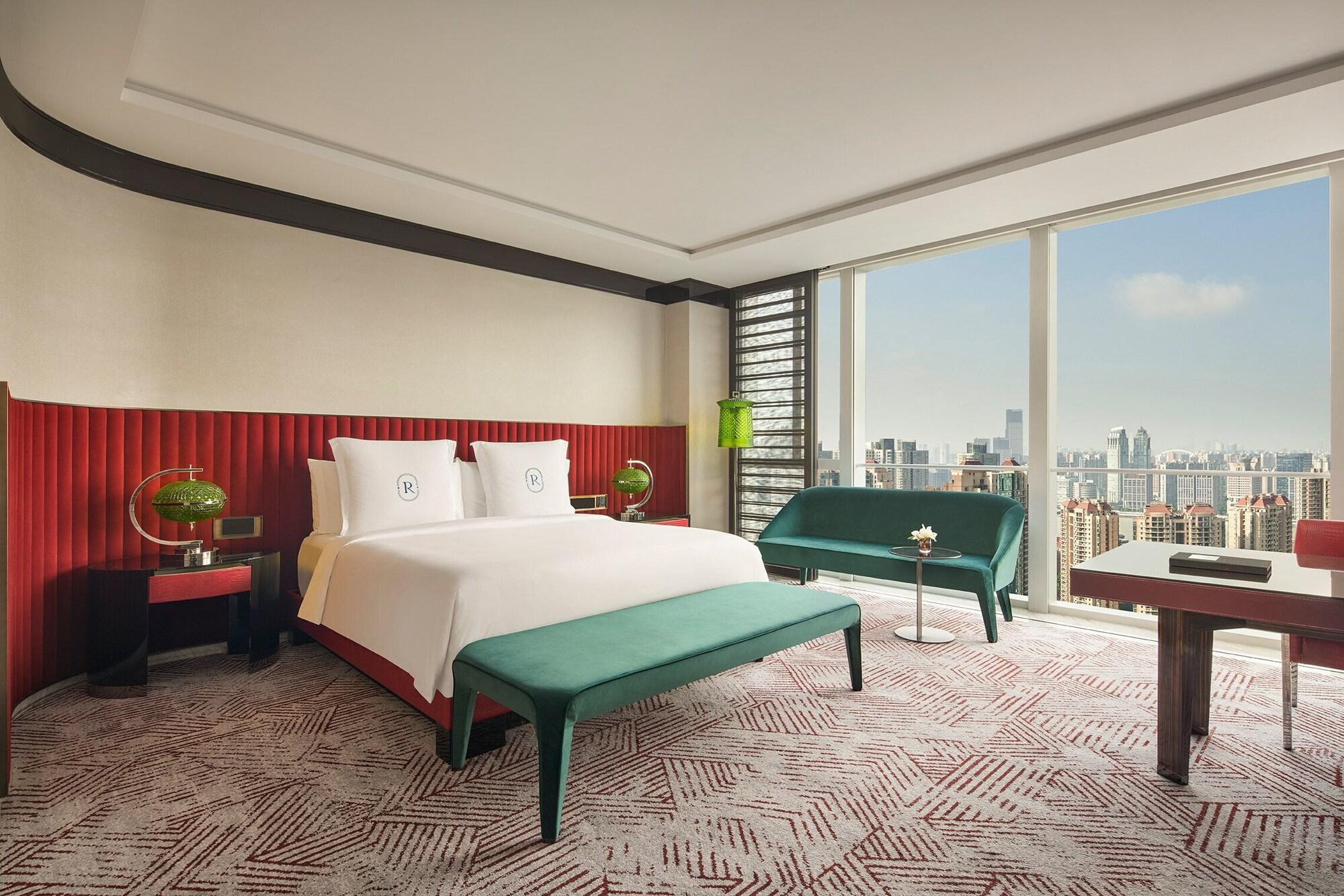 Regent Pudong - Complimentary First Round Minibar Per - Including A Bottle Of Wine Hotel