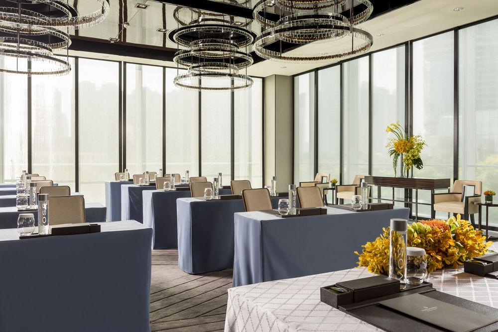 Regent Pudong - Complimentary First Round Minibar Per - Including A Bottle Of Wine ホテル