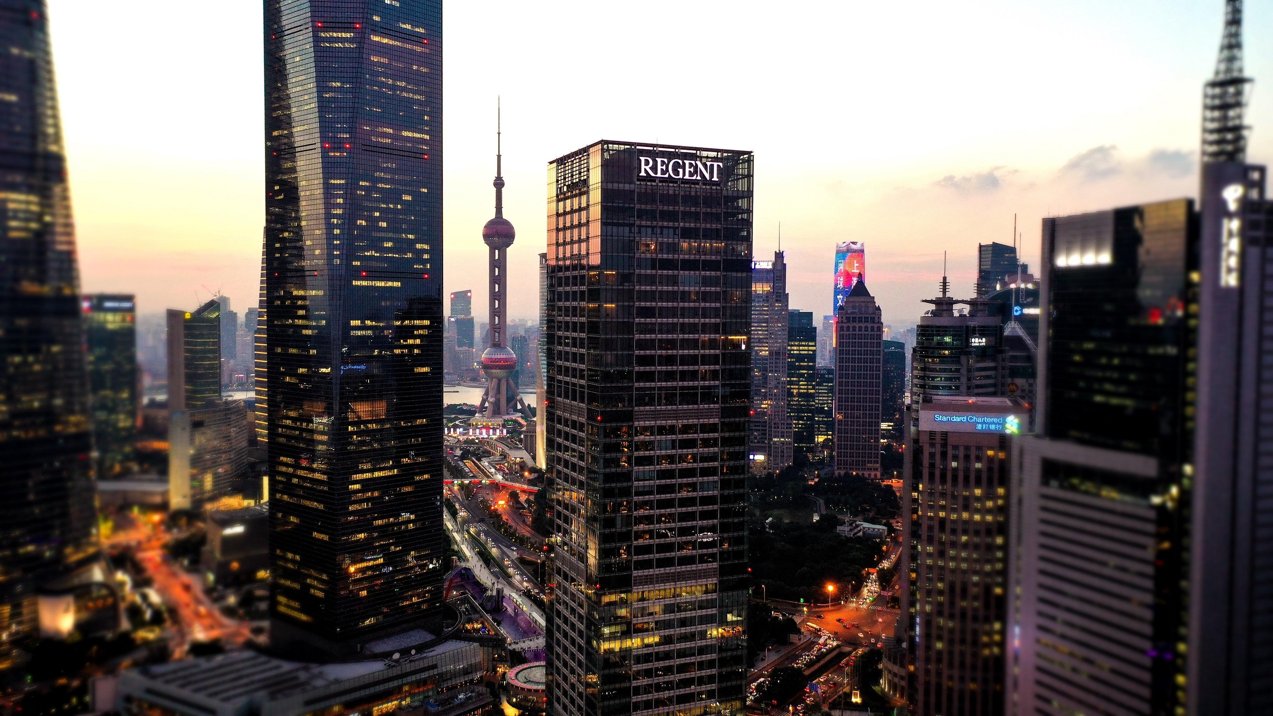 Regent Pudong - Complimentary First Round Minibar Per - Including A Bottle Of Wine