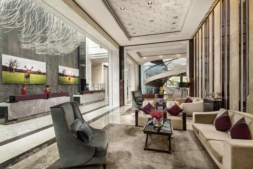 Regent Pudong - Complimentary First Round Minibar Per - Including A Bottle Of Wine ホテル
