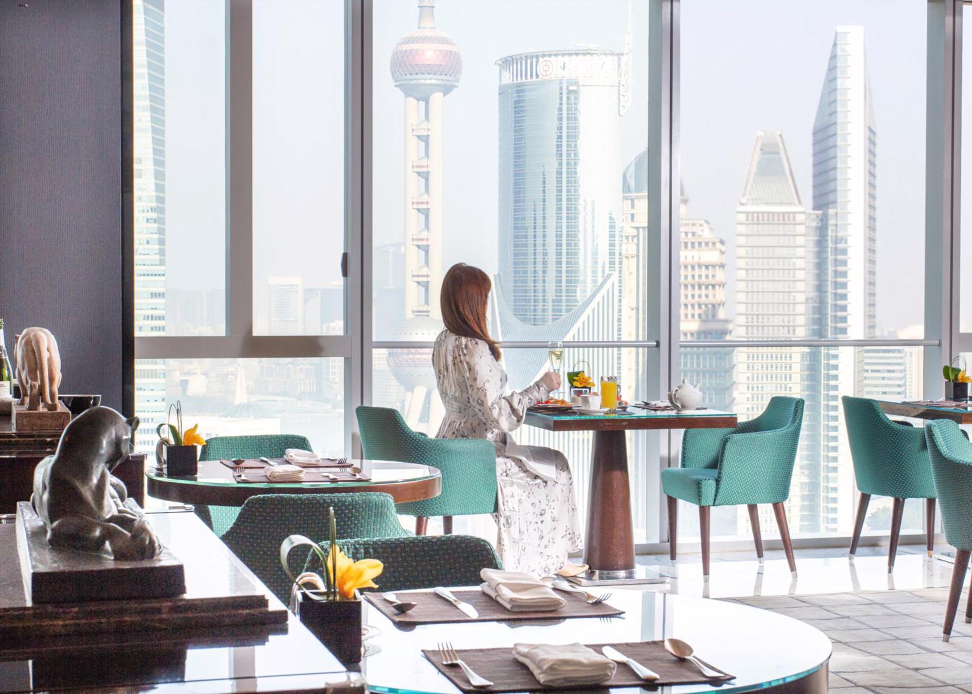 Hotel Regent Pudong - Complimentary First Round Minibar Per - Including A Bottle Of Wine