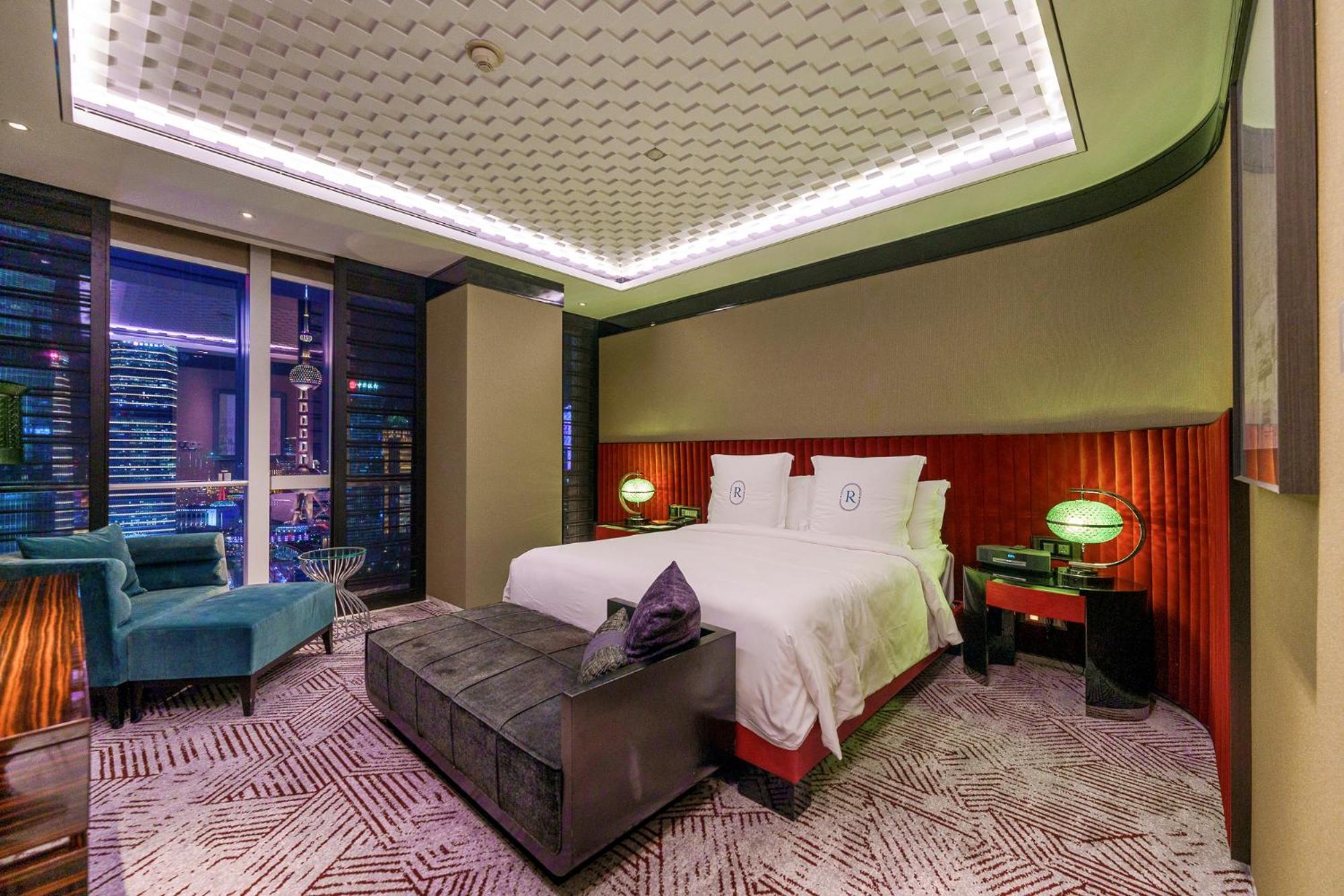 Hotel Regent Pudong - Complimentary First Round Minibar Per - Including A Bottle Of Wine 5*