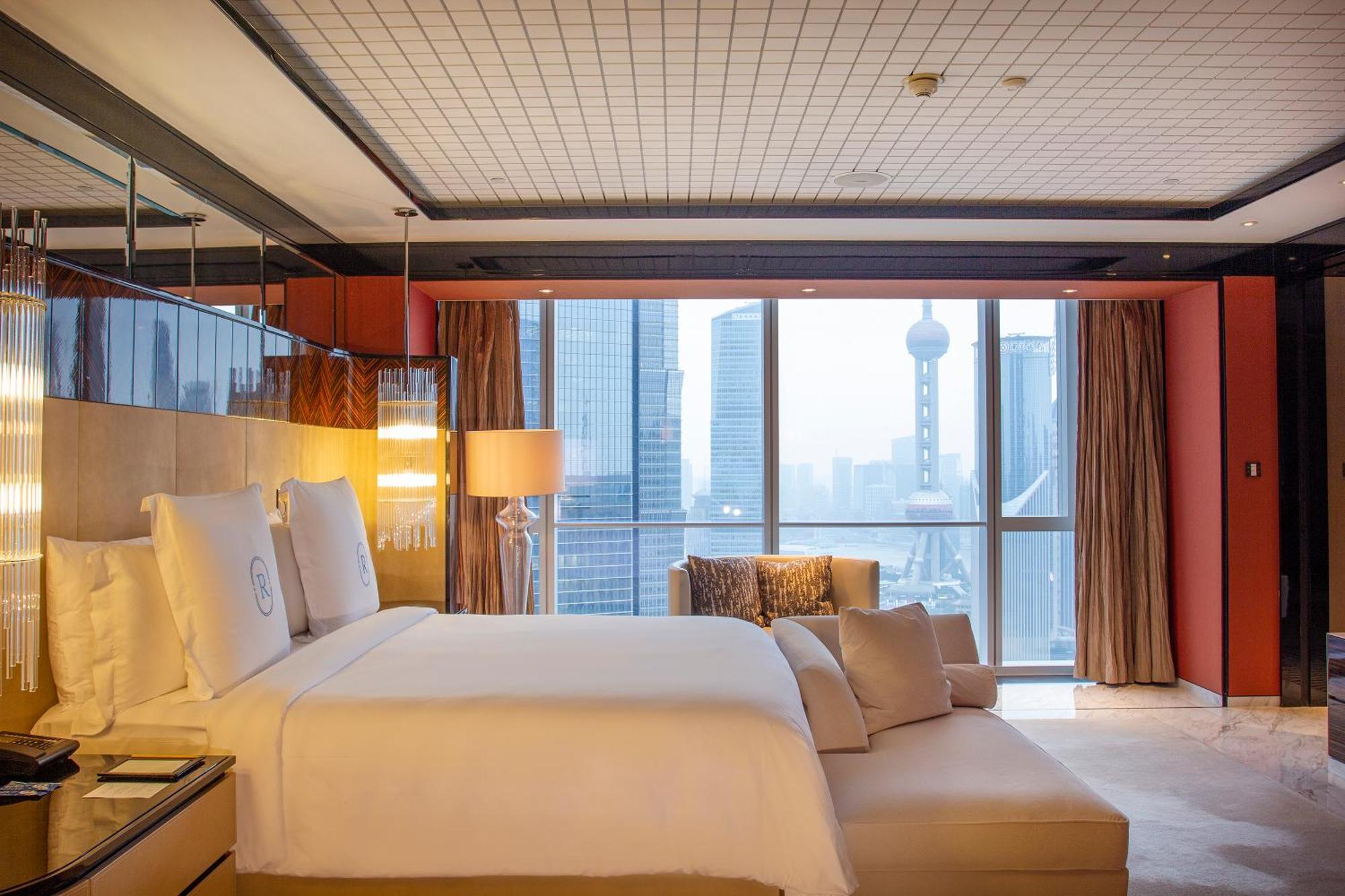 Regent Pudong - Complimentary First Round Minibar Per - Including A Bottle Of Wine 5*