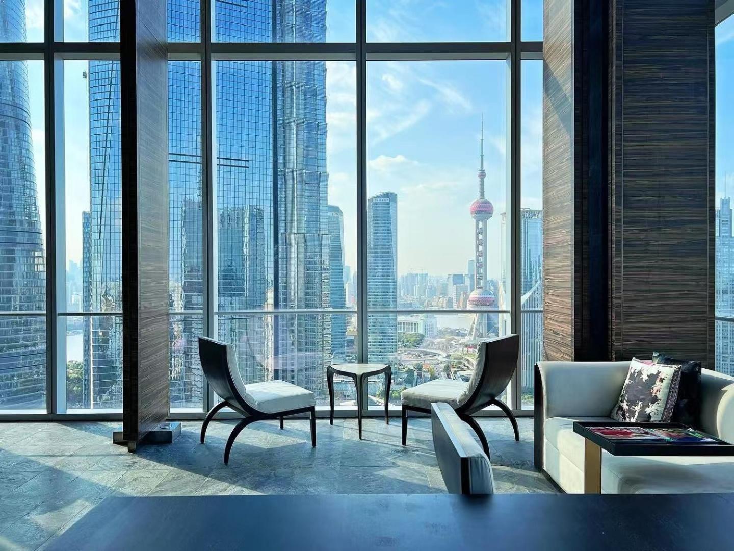 Hotel Regent Pudong - Complimentary First Round Minibar Per - Including A Bottle Of Wine 5*